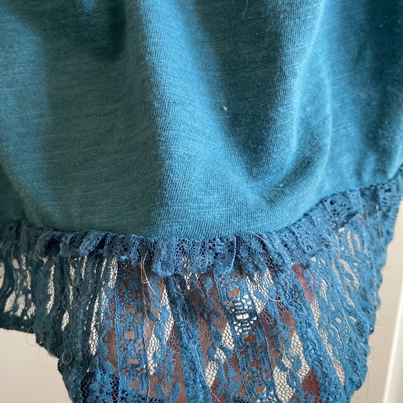 Cute teal coloured rose design top in size M - Picture 4 of 14